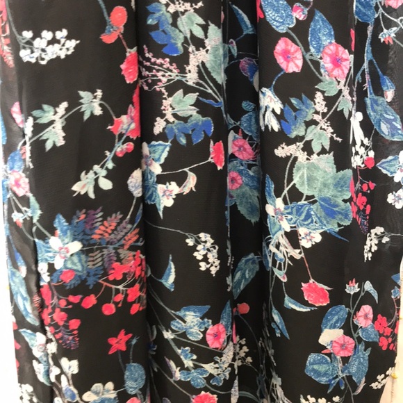 Beautiful lush floral dress - Picture 2 of 2